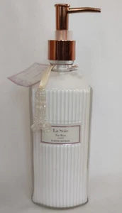 Loción para manos perfumada La Soie rosa de té 22 oz nueva con etiquetas - Imagen 1 de 7