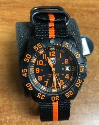 Reloj para hombre Luminox Navy Seal movimiento de cuarzo esfera negra XS.3089 RS Foto 1 de 2