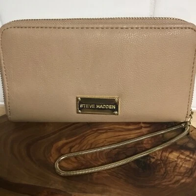Steve Madden Muñequera Organizador Cartera Desnudo Beige Dorado Logo Placa Cadena Cremallera Foto 1 de 4