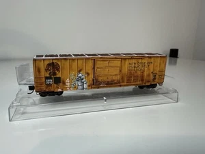 N MICRO TRAINS 025 44 186 SRN / ex-NOPB 50' Rib Side Boxcar Weathered, Graffiti - Picture 1 of 8
