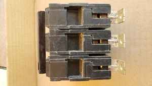 E11592 GE INTERRUTTORE AUTOMATICO 3 POLI, 240VAC - Foto 1 di 6