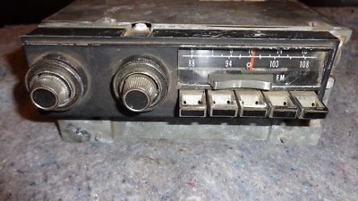 1970 1971 1972 73 CHRYSLER IMPERIAL AM/FM RADIO 3501504 CONSOLE CASSETTE PLAYER - Image 1 of 4