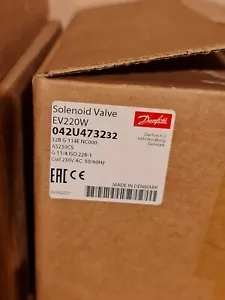 Danfoss Solenoid Valve EV220W 042U473232 33B G114E NC000 COIL 230V AC 50/60HZ - Picture 1 of 8