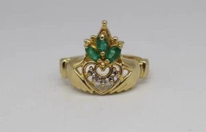 Anillo Claddagh Oro Amarillo 14kt Diamantes y Esmeraldas Talla 6.5 - Imagen 1 de 8