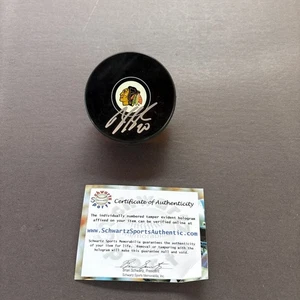 Brandon Saad Autogramm signed Chicago Blackhawks Logo Puck-Schwartz Sports - Bild 1 von 6