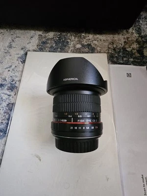 Rokinon 8 mm ojo de pez CS para EOS Canon EF f/3,5, algunas marcas de lente Foto 1 de 4