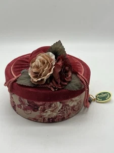 ANTICO CAPPELLO PORTAPILLOLE DONNA VINTAGE ANNI 30 ROSE E PIUME VELLUTO - Foto 1 di 7