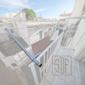 Stendino da Balcone e Ringhiera in Ferro zincato, Esterno Resistente Salvaspazio - Foto 1 di 5