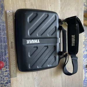 Thule Laptop Case Gauntlet Attache Hard Shell Black Fits Up to 13" Macbook / Pro - Picture 1 of 6