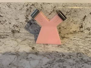 Salero y pimentero moderno retro de plástico rosa vintage de mediados de siglo limpio y bonito - Imagen 1 de 4