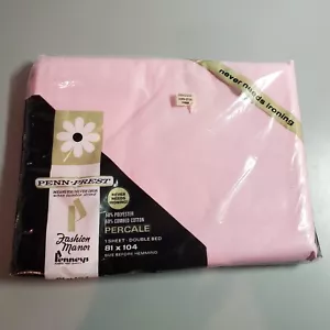 Vintage Penneys Fashion Manor rosa doppio lenzuolo piatto 81 x 104 percalle nuovo con scatola - Foto 1 di 3