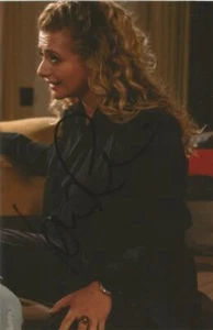 EMMERDALE* LOUISA CLEIN 'MAYA STEPNEY' SIGNED 6x4 ACTION PHOTO+COA - Picture 1 of 1