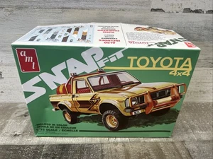 Camioneta pickup Toyota Hilux SR5 1980 AMT 1/25 4x4 ajuste a presión #AMT1114M/12 CAJA ABIERTA - Imagen 1 de 2