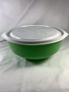 RUBBERMAID LARGE 6 QUART GREEN MIXING STORAGE BOWL J-3224 & LID 2 3235 - Picture 1 of 8