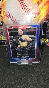 2025 Topps Chrome UFC Alexander Volkanovski #18 Red Blue Stars - Picture 1 of 2