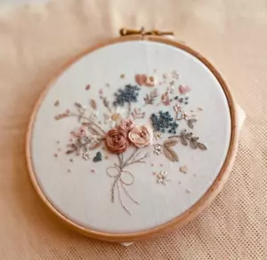 Floral Embroidery Kit – Blooming Bouquet for Motivated Beginners - Picture 1 of 3