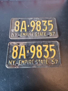 Placas de licencia vintage 1957 del estado de Nueva York (par) negras Inv#541 - Imagen 1 de 2