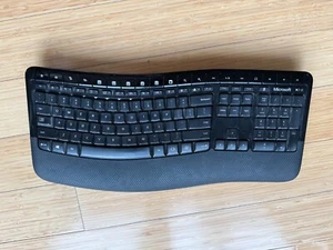 Microsoft Wireless Comfort Desktop 5050 Ergonomic Keyboard No Dongle untested - Picture 1 of 3