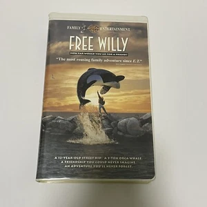 Free Willy (VHS, 1993, Clamshell) - Picture 1 of 4
