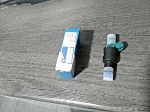 GENUINE FORD SIERRA/SCORPIO/ESCORT/FIESTA FUEL INJECTOR NEW - Picture 1 of 3