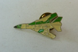 PIN'S AVION DE CHASSE F-111 USAF MÉTAL - Picture 1 of 2