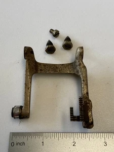 Pieza de máquina de coser Singer 127 vintage (1920) - portapiedero para perros - Imagen 1 de 2