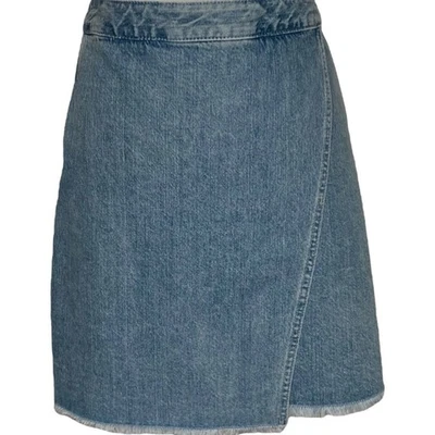 Falda de mezclilla envolvente sintética Ann Taylor LOFT dobladillo deshilachado talla 8 boho costal vaquera Foto 1 de 4