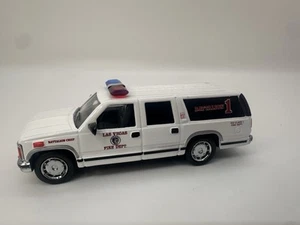 Code 3 Collectibles Las Vegas Fire Department Battalion 1 GMC Suburban (12407) - Picture 1 of 5