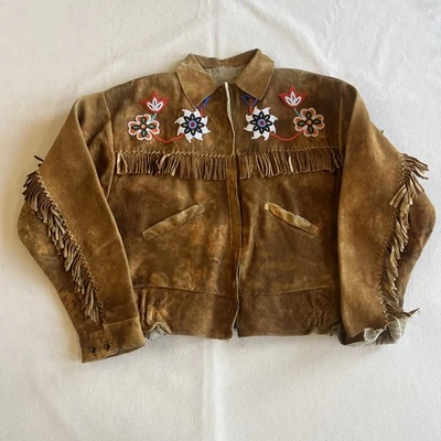 Chaqueta grande vintage de cuero con flecos de piel de ciervo de los años 60 con cuentas nativas americanas Foto 1 de 4