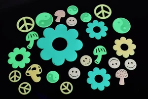 DirectGlow 24pc Glow in the Dark Luminous Sixties Plastic Fun Wall Ceiling Decor - Picture 1 of 4