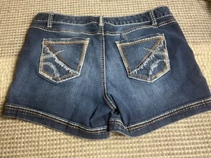Maurices Shorts Womens 9/10 Blue Denim Distressed Stretch Casual - Picture 1 of 5