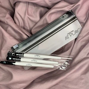 Mary Kay At Play Eye Brush Set - Zip Pouch 3 Brushes Eyeshadow, Eyeliner, Smudge - Picture 1 of 3