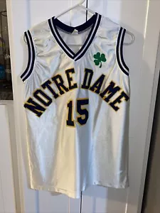 MAGLIA BASKET NOTRE DAME COMBAT IRLANDESE NCAA logo cucito #15 trifoglio GRANDE - Foto 1 di 5