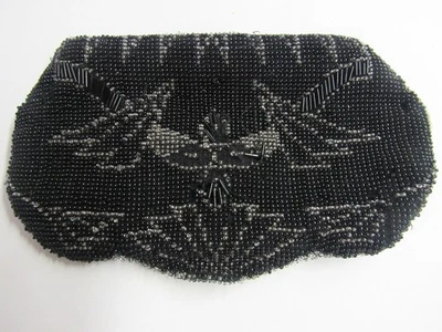 Bolso de noche vintage años 50 negro y plateado con cuentas hecho en Checoslovaquia  Foto 1 de 3