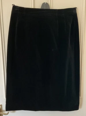 Windsmoor Black Velvet Skirt Size UK 16 - pristine condition! - Image 1 of 4