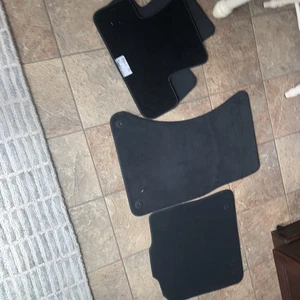 Juego de alfombrillas originales OEM AUDI Q5 2013-2017 21702A 8R1 863 691 C - Imagen 1 de 7