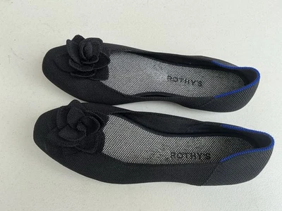 Apliques planos de ballet para mujer Rothy’s 9,5 negros Love Bird flor punto sin cordones Foto 1 de 4