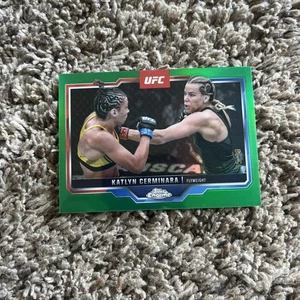 2025 Topps Chrome UFC Katlyn Cerminara Green Refractor /99 - Imagen 1 de 3