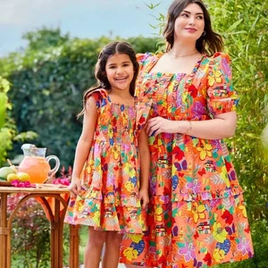 Vestido Encanto Para Mujer Parques Disney 1X Plus Floral En Niveles Manga Abullonada Bolsillos - Imagen 1 de 10