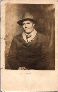 Foto de estudio postal caballero usando Fedora principios del siglo XX sin publicar - Imagen 1 de 2