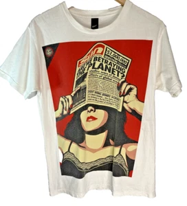 Camiseta OBEY Blanca Periódico Gráfico Dama Vintage Algodón Para Hombre Talla Mediana justa- - Imagen 1 de 9