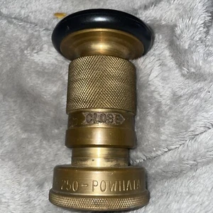 Boquilla pulverizadora de manguera contra incendios de latón Powhatan 250 de colección - Imagen 1 de 5