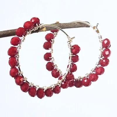 Pendientes de aro de cristal rojo hechos a mano - aros de plata envueltos en alambre Foto 1 de 4