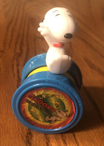 SNOOPY AND THE PEANUTS GANG WENDYs KIDS MEAL Snoopy Wheel Wobbler Spinner