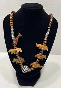 Handgefertigte/ handgeschnitzte Tierkette aus Holz aus Afrika - Bild 1 von 5