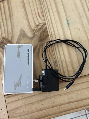 TP-LINK (TL-SF1008D V10) 8-Port 10/100Mbps Desktop Ethernet Switch - Image 1 of 4