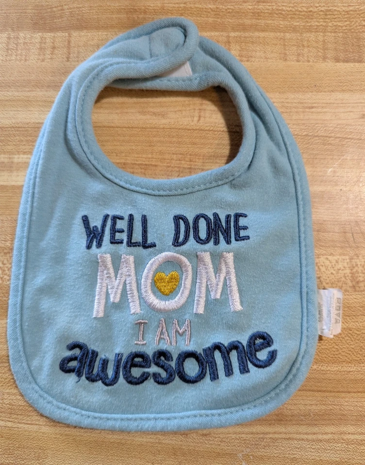 Babero de alimentación Baby Treasures Baby Boy mezcla de algodón bien hecho mamá soy impresionante Foto 1 de 1