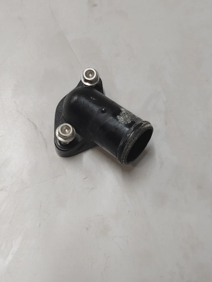 Cubierta de tubo de salida de refrigerante Triumph Tiger 955i 2005 Foto 1 de 3