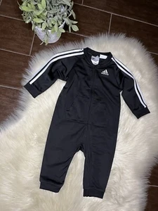 Tuta a maglia Adidas bianca e nera a maniche lunghe 3 righe taglia 9 mesi - Foto 1 di 3
