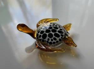"Pisapapeles de vidrio artístico tortuga marina 6"" lunares negros cabeza ámbar y aletas" - Imagen 1 de 10